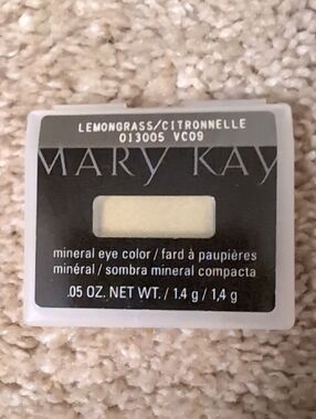 Mary Kay Lemongrass Mineral Eye Color - Pale Yellow Shade
